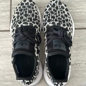 Womans adidas size 10 sneaker